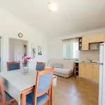 Апартаменты Crowonder Sun&fun House With Large Swimming Pool, Playroom And Garden