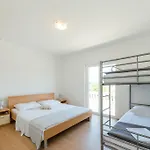 Crowonder Sun&fun House With Large Swimming Pool, Playroom And Garden *