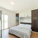 Crowonder Sun&fun House With Large Swimming Pool, Playroom And Garden *