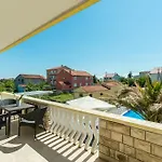 Crowonder Sun&fun House With Large Swimming Pool, Playroom And Garden Апартаменты