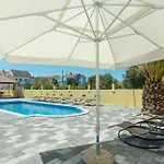 Crowonder Sun&fun House With Large Swimming Pool, Playroom And Garden Апартаменты