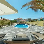 Crowonder Sun&fun House With Large Swimming Pool, Playroom And Garden Апартаменты Бибинье