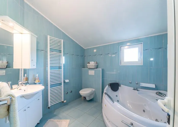 Crowonder Sun&fun House With Large Swimming Pool, Playroom And Garden 아파트