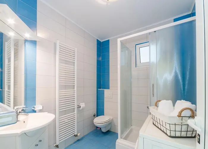 아파트 Crowonder Sun&fun House With Large Swimming Pool, Playroom And Garden