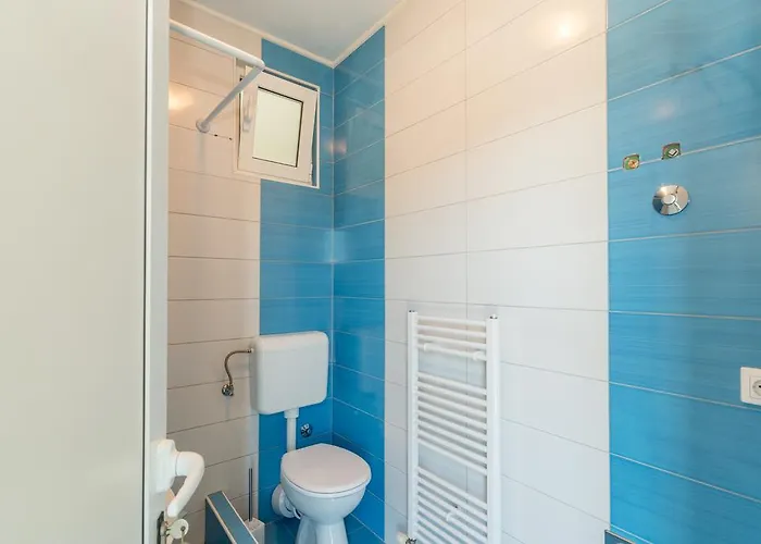 아파트 Crowonder Sun&fun House With Large Swimming Pool, Playroom And Garden 비빈제