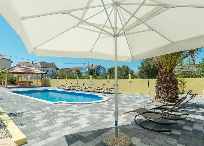 Crowonder Sun&fun House With Large Swimming Pool, Playroom And Garden 아파트