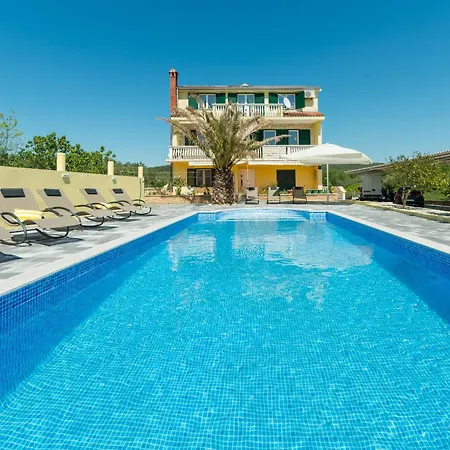 Crowonder Sun&fun House With Large Swimming Pool, Playroom And Garden * Bibinje