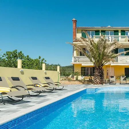 Crowonder Sun&fun House With Large Swimming Pool, Playroom And Garden * Bibinje