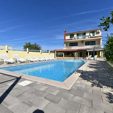 Crowonder Sun&fun House With Large Swimming Pool, Playroom And Garden * Bibinje