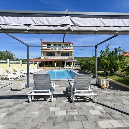 Crowonder Sun&fun House With Large Swimming Pool, Playroom And Garden Apartment