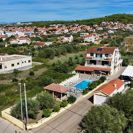 Crowonder Sun&fun House With Large Swimming Pool, Playroom And Garden Apartment Bibinje