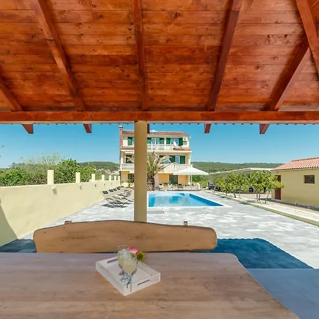 Apartment Crowonder Sun&fun House With Large Swimming Pool, Playroom And Garden Bibinje