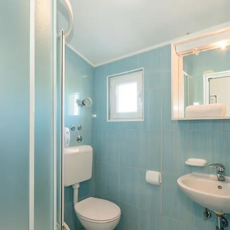 Crowonder Sun&fun House With Large Swimming Pool, Playroom And Garden *