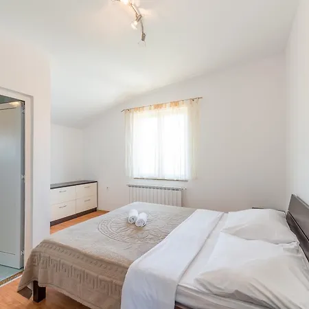 Apartment Crowonder Sun&fun House With Large Swimming Pool, Playroom And Garden Bibinje