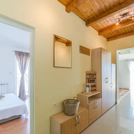 Apartment Crowonder Sun&fun House With Large Swimming Pool, Playroom And Garden