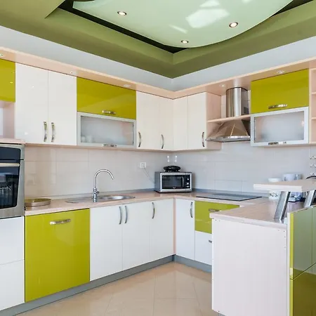 Crowonder Sun&fun House With Large Swimming Pool, Playroom And Garden Apartment *