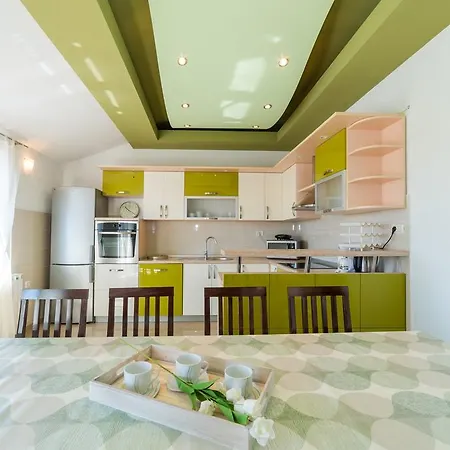 Crowonder Sun&fun House With Large Swimming Pool, Playroom And Garden Apartment Bibinje