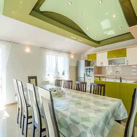 Crowonder Sun&fun House With Large Swimming Pool, Playroom And Garden