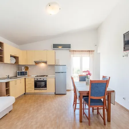 Apartment Crowonder Sun&fun House With Large Swimming Pool, Playroom And Garden
