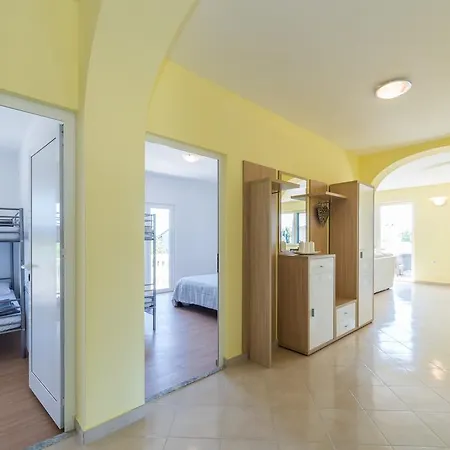 Apartment Crowonder Sun&fun House With Large Swimming Pool, Playroom And Garden Bibinje