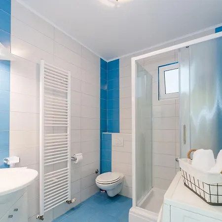 Apartment Crowonder Sun&fun House With Large Swimming Pool, Playroom And Garden