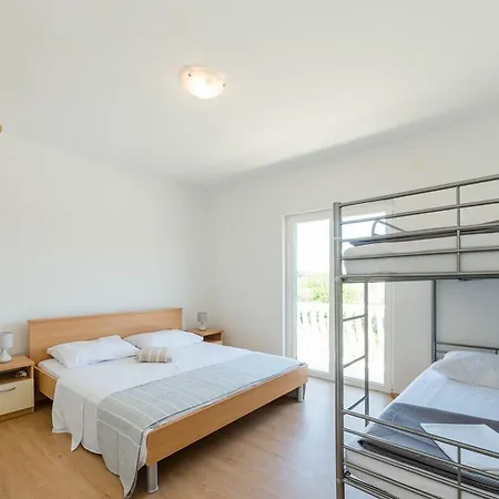 Crowonder Sun&fun House With Large Swimming Pool, Playroom And Garden *