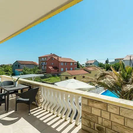 Crowonder Sun&fun House With Large Swimming Pool, Playroom And Garden Apartment