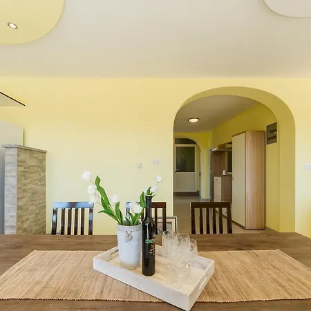 Apartment Crowonder Sun&fun House With Large Swimming Pool, Playroom And Garden Bibinje