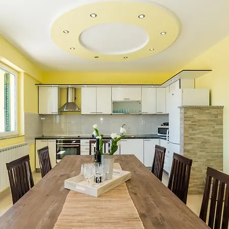 Apartment Crowonder Sun&fun House With Large Swimming Pool, Playroom And Garden *