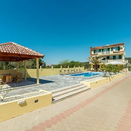 Crowonder Sun&fun House With Large Swimming Pool, Playroom And Garden Apartment Bibinje