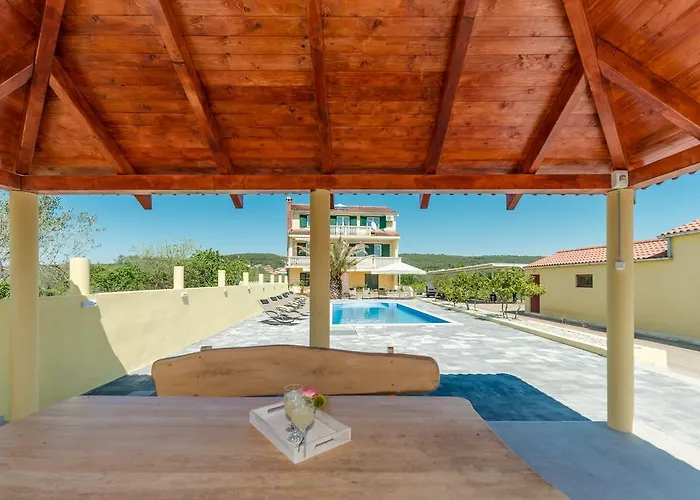 Apartment Crowonder Sun&fun House With Large Swimming Pool, Playroom And Garden Bibinje