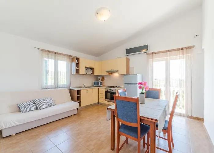 Crowonder Sun&fun House With Large Swimming Pool, Playroom And Garden * Bibinje
