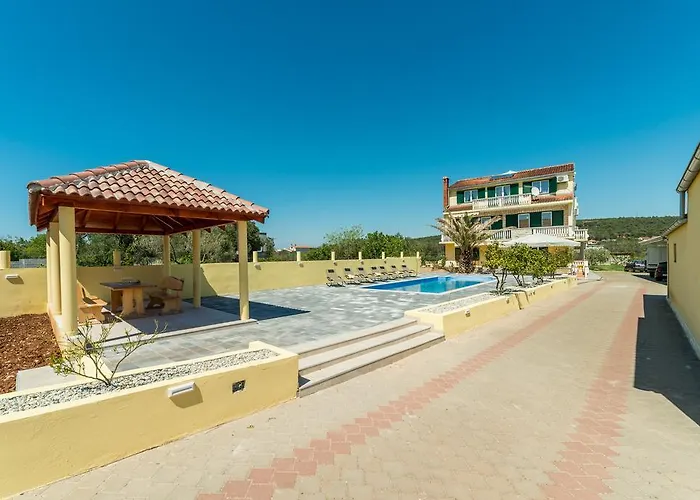Crowonder Sun&fun House With Large Swimming Pool, Playroom And Garden Lejlighed Bibinje